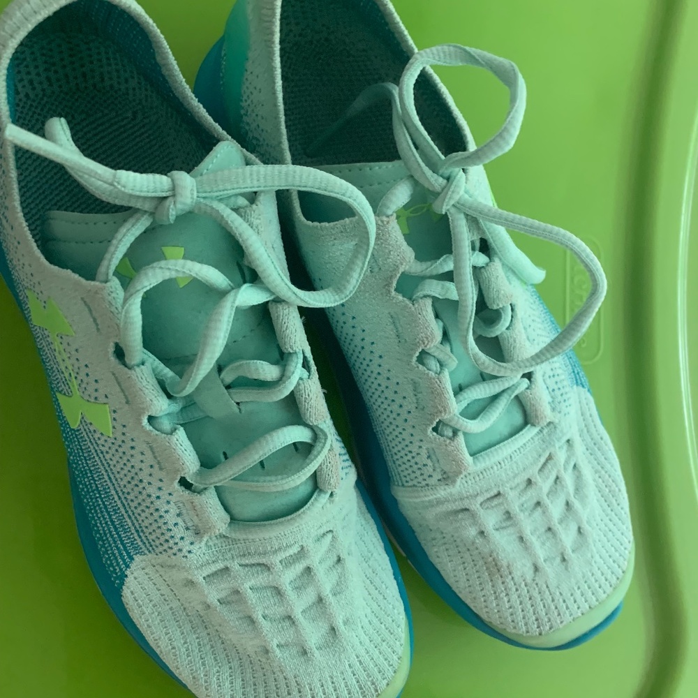 Under Armor Charge SpeedForm SS (youth)